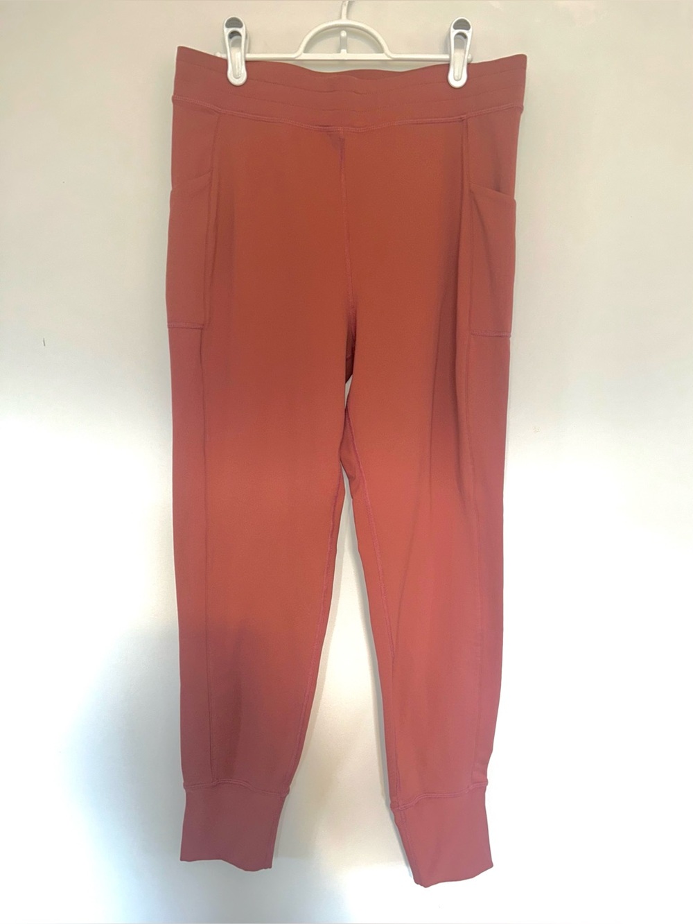 Fabletics High-Waisted Cold Weather Pocket Jogger Dusty Rose Size Large